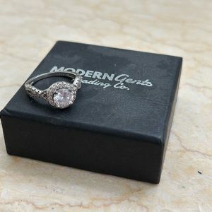 Never worn modern gents ring size 6